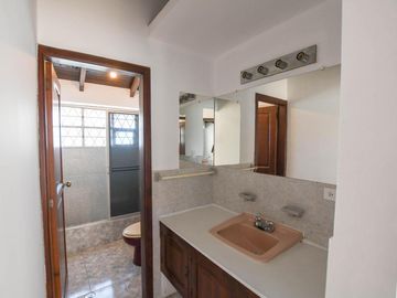 CASA EN VENTA INDEPENDIENTE $220.000 JIPIJAPA