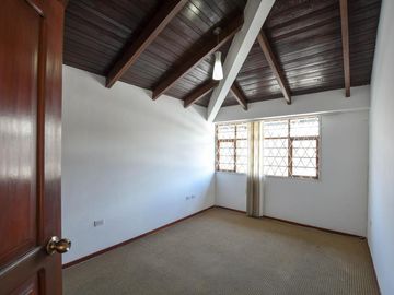CASA EN VENTA INDEPENDIENTE $220.000 JIPIJAPA