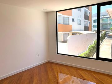 URBANIZACIÓN EL CONDADO MODERNO DEPARTAMENTO 3 HAB. POR ESTRENAR