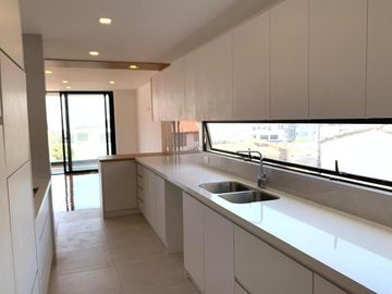 URBANIZACIÓN EL CONDADO MODERNO DEPARTAMENTO 3 HAB. POR ESTRENAR