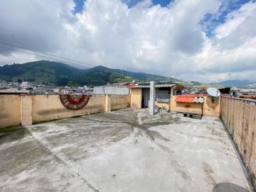 Venta casa ciudadela Ibarra 4 pisos 461,40m2
