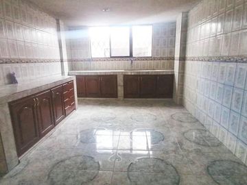 Quitumbe Venta Casa Independiente 5 Departamentos  626m2