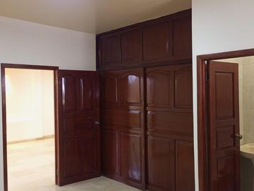 CASA EN VENTA, EN EL CENTRO DE JIPIJAPA