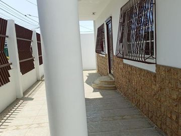 CASA EN VENTA, EN EL CENTRO DE JIPIJAPA