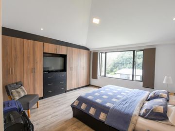 SAN RAFAEL CASA EN VENTA 1.200m2 4 HABITACIONES