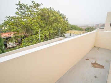 CASA MINIMALISTA EN VENTA CON AMPLIO PATIO 332.11m2 MITAD DEL MUNDO