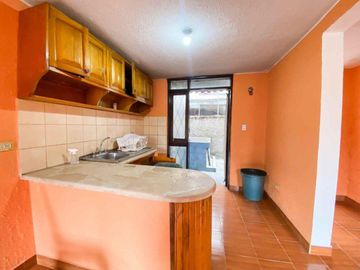 SE VENDE CASA EN QUITUMBE - 160 M2  U$S 62.500
