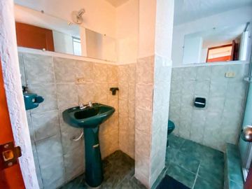 SE VENDE CASA EN QUITUMBE - 160 M2  U$S 62.500