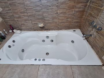 En Venta, Casa 4D, B° Canal V, Neuquén Cap