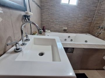 En Venta, Casa 4D, B° Canal V, Neuquén Cap