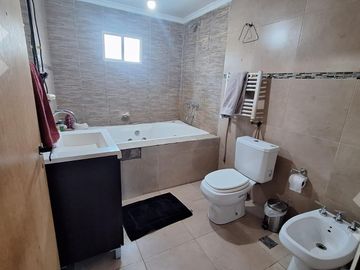 En Venta, Casa 4D, B° Canal V, Neuquén Cap