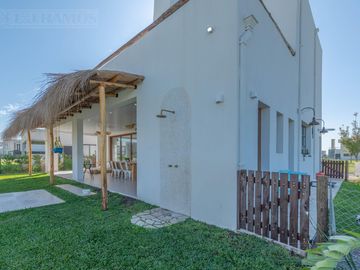 Casa en alquiler Anual amoblada, Barrio Riberas Puertos / Escobar