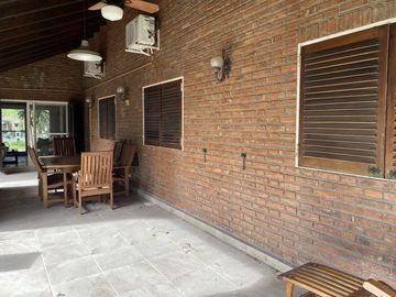 Casa en  venta 4 dormitorios, excelente construccion, 1 sola planta !