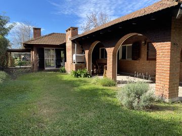 Casa en  venta 4 dormitorios, excelente construccion, 1 sola planta !