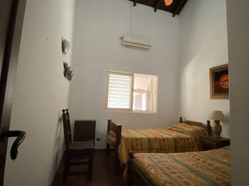 Casa en  venta 4 dormitorios, excelente construccion, 1 sola planta !