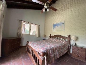 Casa en  venta 4 dormitorios, excelente construccion, 1 sola planta !