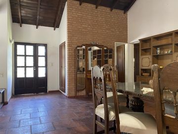 Casa en  venta 4 dormitorios, excelente construccion, 1 sola planta !