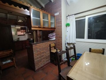 Casa en  venta 4 dormitorios, excelente construccion, 1 sola planta !