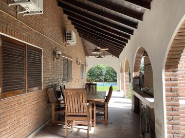 Casa en  venta 4 dormitorios, excelente construccion, 1 sola planta !