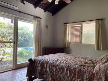 Casa en  venta 4 dormitorios, excelente construccion, 1 sola planta !