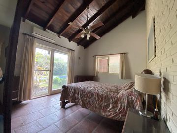 Casa en  venta 4 dormitorios, excelente construccion, 1 sola planta !