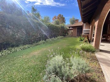 Casa en  venta 4 dormitorios, excelente construccion, 1 sola planta !