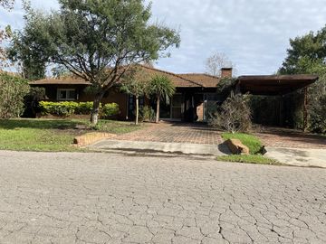 Casa en  venta 4 dormitorios, excelente construccion, 1 sola planta !
