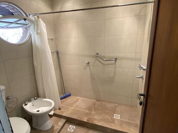 Casa en  venta 4 dormitorios, excelente construccion, 1 sola planta !