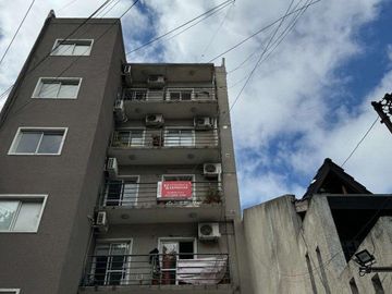VENTA DEPARTAMENTO 2 AMBIENTES Y MEDIO EN MORON SUR LUMINOSO-PERMUTA