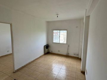 VENTA DEPARTAMENTO 2 AMBIENTES Y MEDIO EN MORON SUR LUMINOSO-PERMUTA