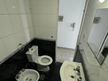VENTA DEPARTAMENTO 2 AMBIENTES Y MEDIO EN MORON SUR LUMINOSO-PERMUTA