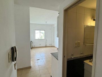 VENTA DEPARTAMENTO 2 AMBIENTES Y MEDIO EN MORON SUR LUMINOSO-PERMUTA