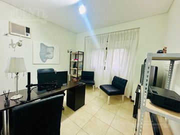 Importante casa en venta sobre doble lote en Saint Thomas - Canning