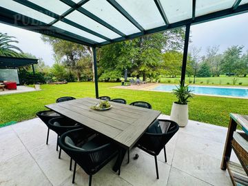 Importante casa en venta sobre doble lote en Saint Thomas - Canning
