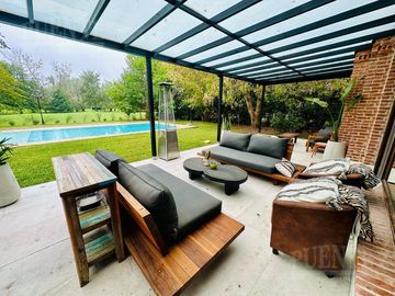 Importante casa en venta sobre doble lote en Saint Thomas - Canning