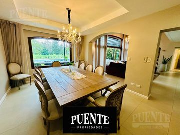 Importante casa en venta sobre doble lote en Saint Thomas - Canning