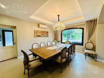 Importante casa en venta sobre doble lote en Saint Thomas - Canning