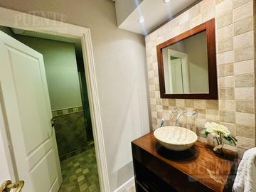 Importante casa en venta sobre doble lote en Saint Thomas - Canning