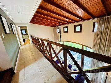 Importante casa en venta sobre doble lote en Saint Thomas - Canning