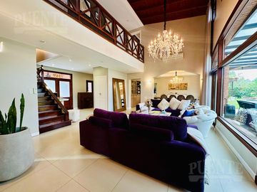 Importante casa en venta sobre doble lote en Saint Thomas - Canning