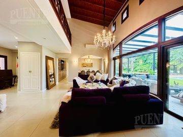 Importante casa en venta sobre doble lote en Saint Thomas - Canning