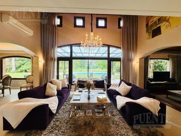 Importante casa en venta sobre doble lote en Saint Thomas - Canning