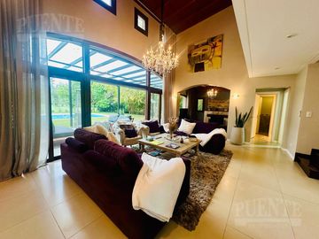 Importante casa en venta sobre doble lote en Saint Thomas - Canning