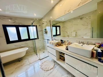 Importante casa en venta sobre doble lote en Saint Thomas - Canning