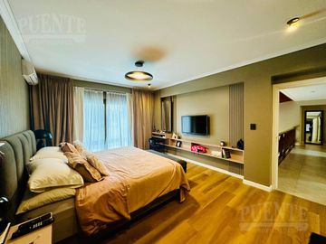 Importante casa en venta sobre doble lote en Saint Thomas - Canning