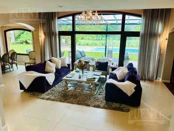 Importante casa en venta sobre doble lote en Saint Thomas - Canning