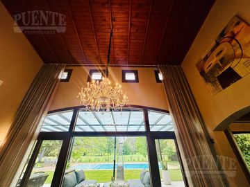 Importante casa en venta sobre doble lote en Saint Thomas - Canning