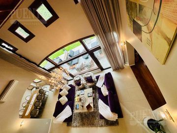 Importante casa en venta sobre doble lote en Saint Thomas - Canning
