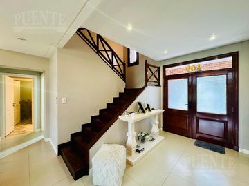 Importante casa en venta sobre doble lote en Saint Thomas - Canning