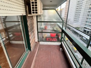 Departamento en venta de un ambiente con cochera en Caballito.